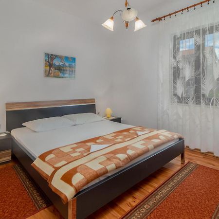 Nice apartment in Novi Vinodolski with 3 Bedrooms&WiFi Buitenkant foto