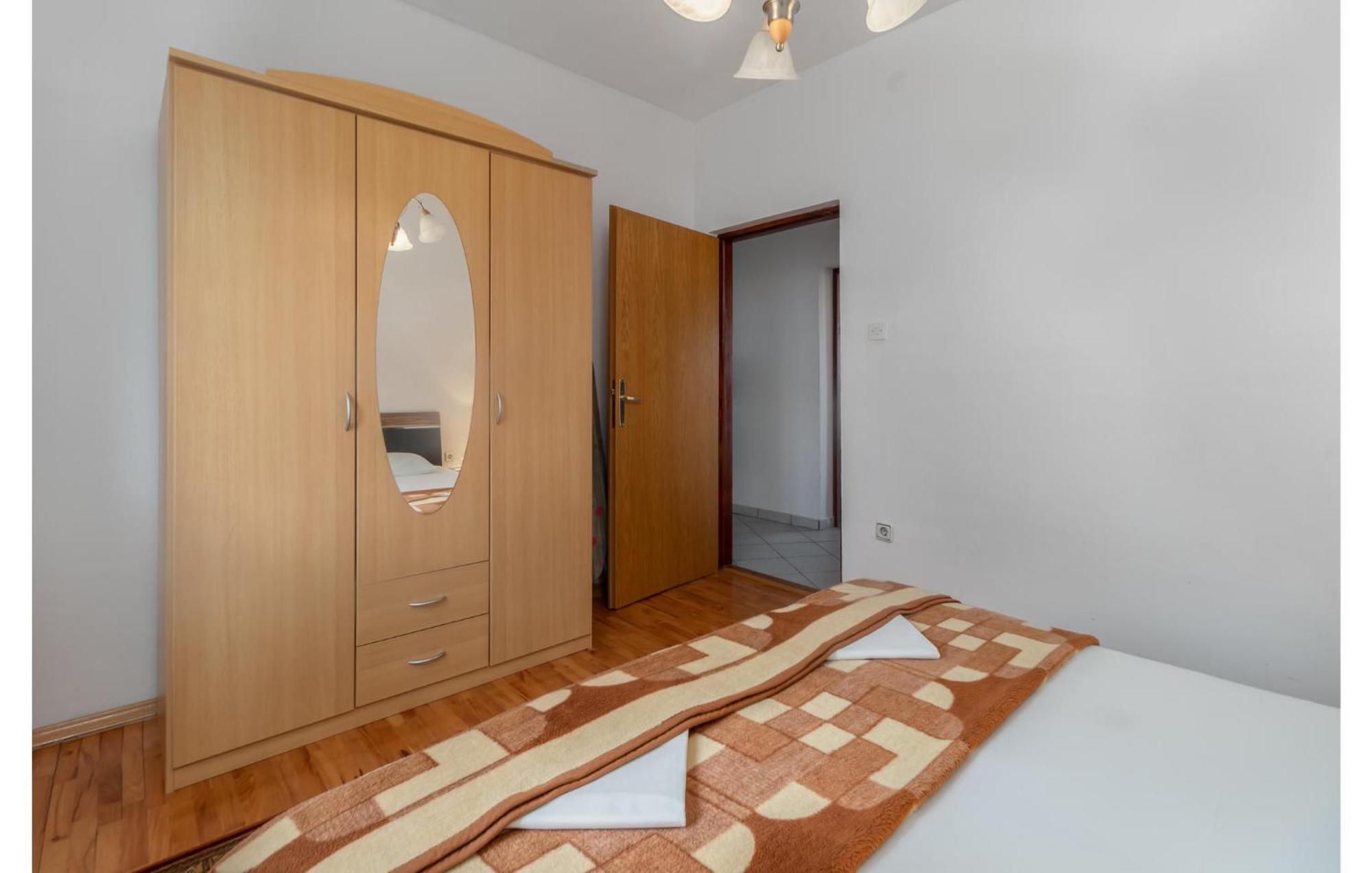 Nice apartment in Novi Vinodolski with 3 Bedrooms&WiFi Buitenkant foto