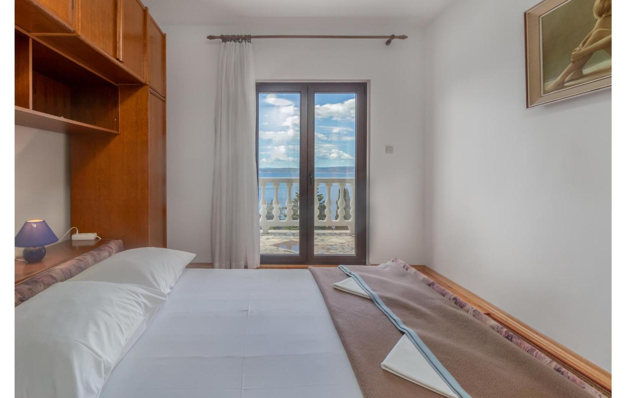 Nice apartment in Novi Vinodolski with 3 Bedrooms&WiFi Buitenkant foto